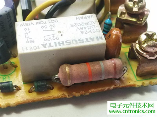 漏電保護器拆解：結構有差異，做工不錯
