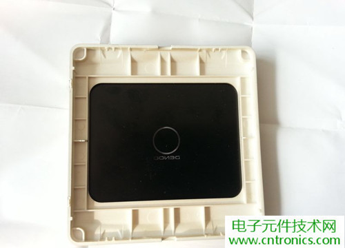 一款觸控開關拆解，做工不錯