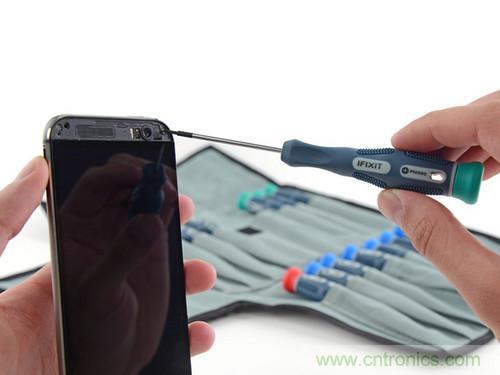 牛人強拆！新HTC One(M8)真機精密做工難修理