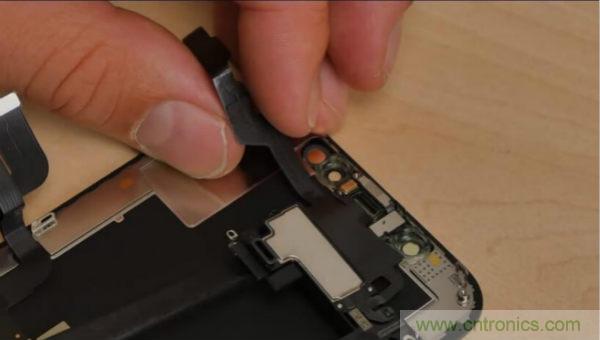拆解iPhone XS:發(fā)現7納米工藝的奧秘