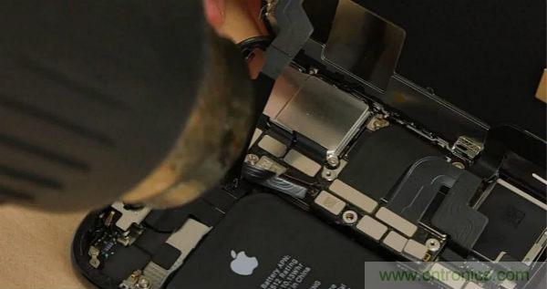 拆解iPhone XS:發(fā)現7納米工藝的奧秘