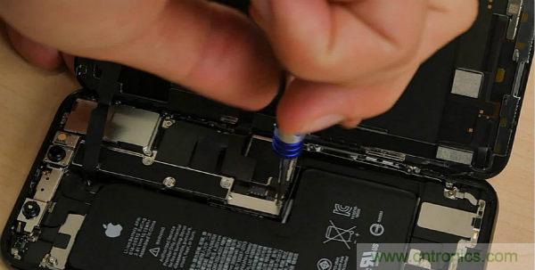 拆解iPhone XS:發(fā)現7納米工藝的奧秘